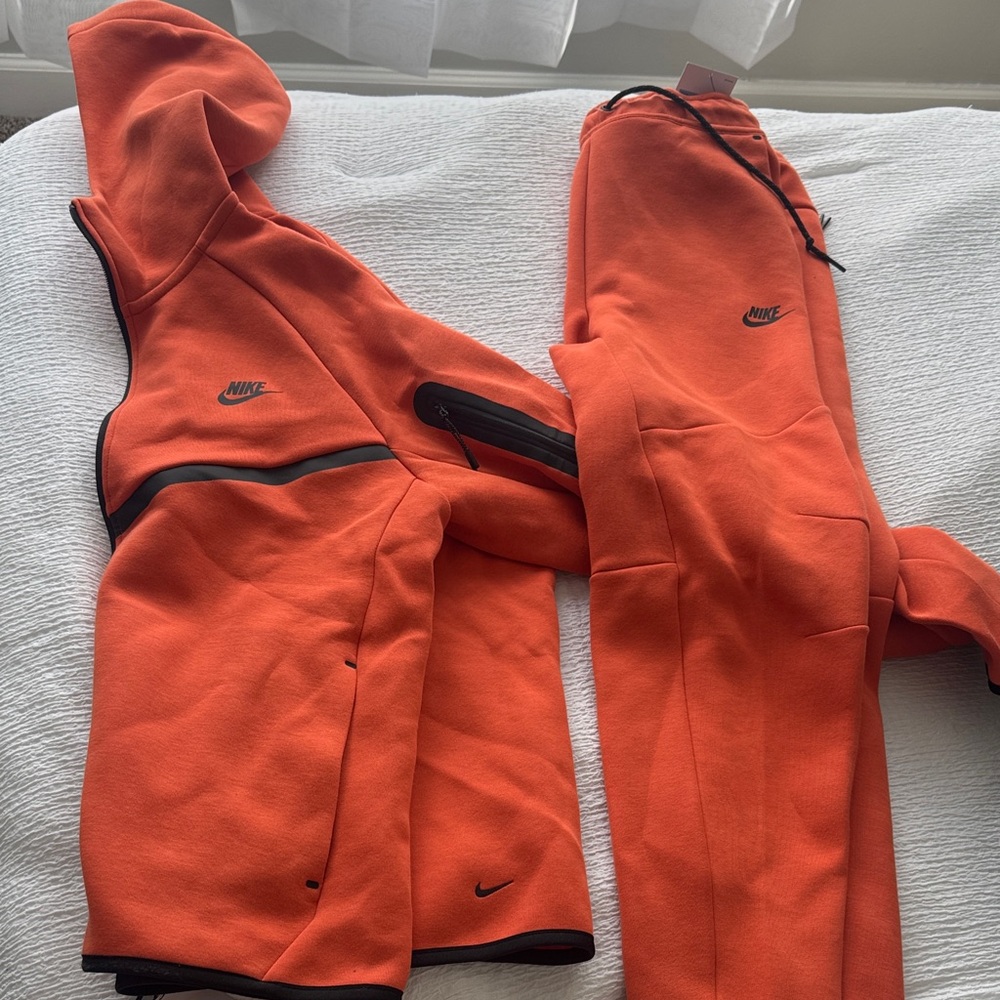 Nike Orange Hooded Tech Fleece Jacket and Joggers BRAND NEW Set